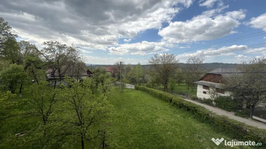 Casă cu 3 camere cu Teren 2200 Mp în Central