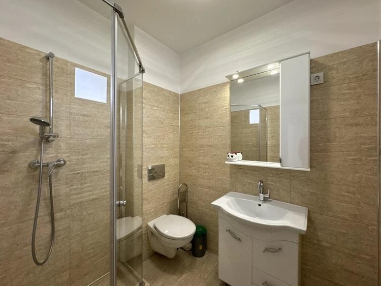 Casă cu 8 camere cu Teren 500 Mp în Odăi