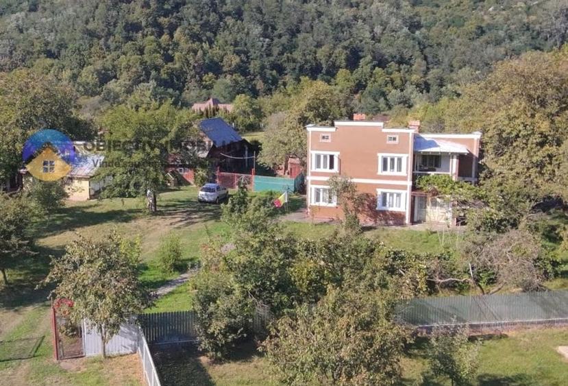 Casă cu 6 camere cu Teren 6329 Mp în Alexandru cel Bun