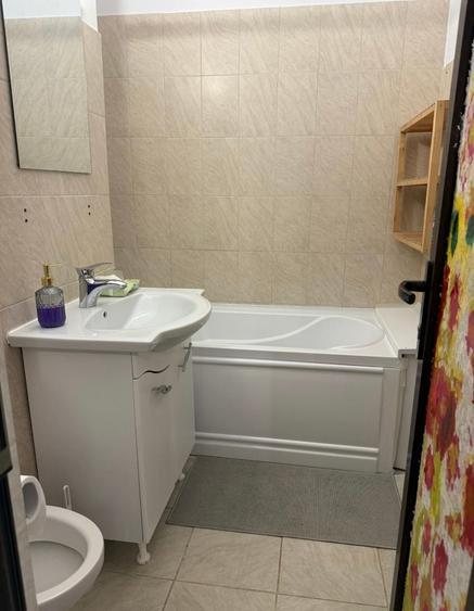 Apartament cu 3 camere semidecomandat, mobilat în Cug