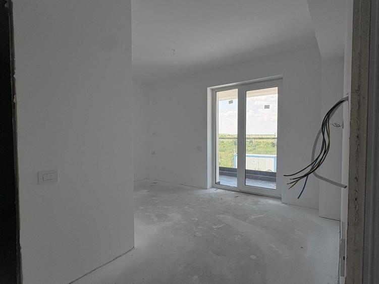Apartament cu 3 camere semidecomandat în Vest