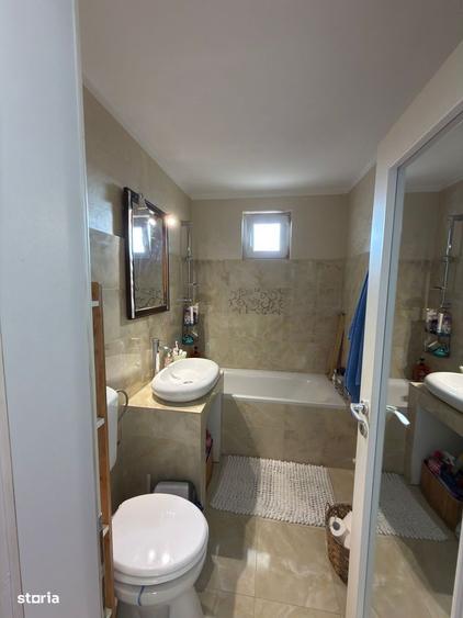 Apartament cu 2 camere decomandat în Precista