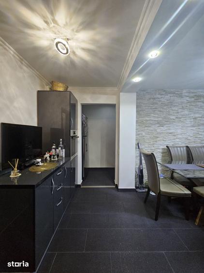 Apartament cu 4 camere decomandat în Vitan