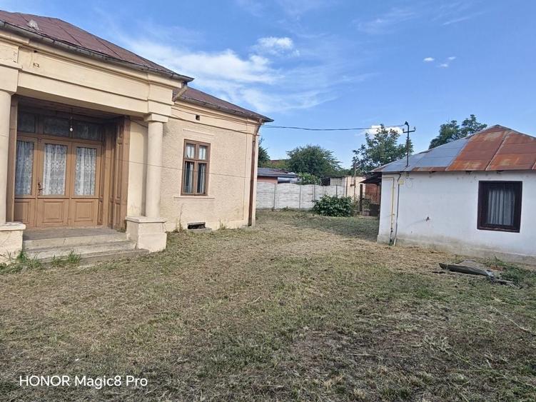 Casă cu 4 camere în Caracal