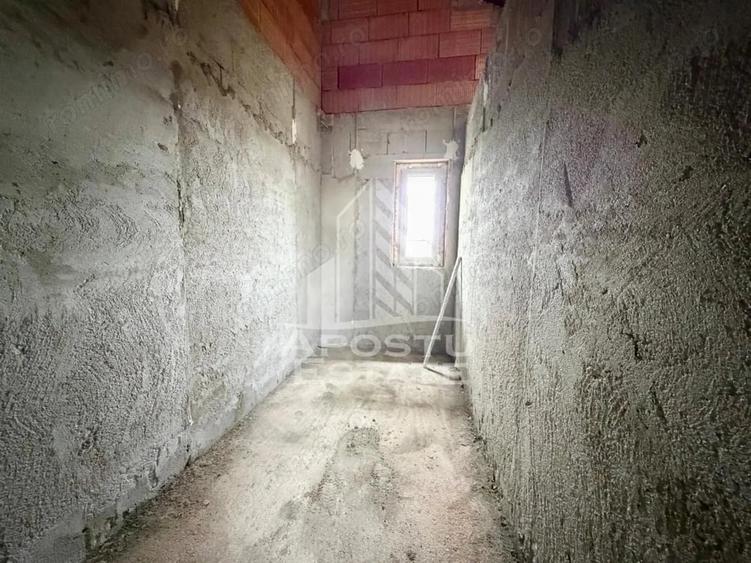 Casă cu 4 camere cu Teren 370 Mp în Giarmata