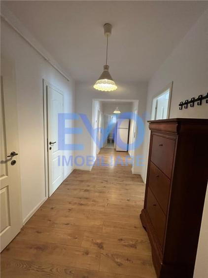 Apartament cu 4 camere decomandat în Păcurari