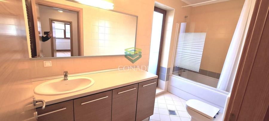 Duplex cu 5 camere cu Canalizare în Iancu Nicolae