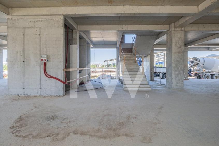 Apartament cu 4 camere decomandat în Calea București
