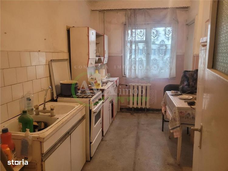 Apartament cu 3 camere decomandat în Narcisa