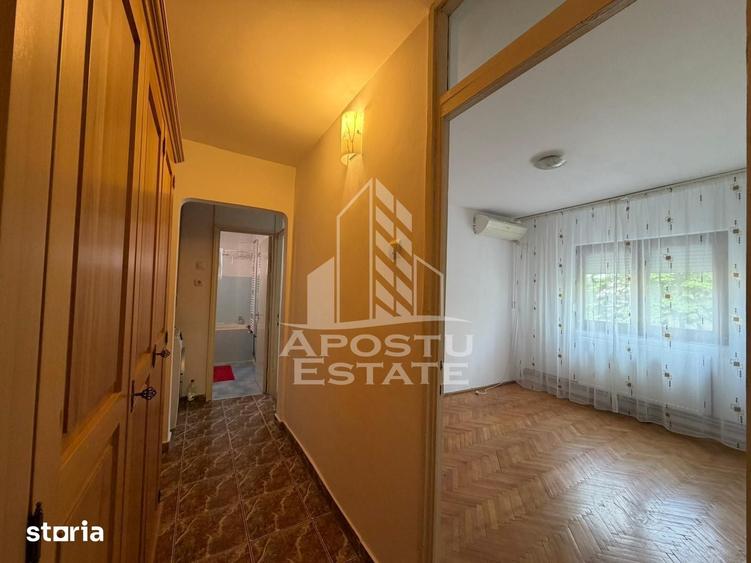 Apartament cu 3 camere decomandat în Buziașului