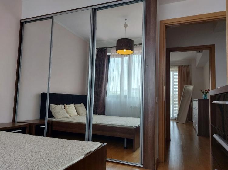 Apartament cu 3 camere decomandat, mobilat în Victoriei