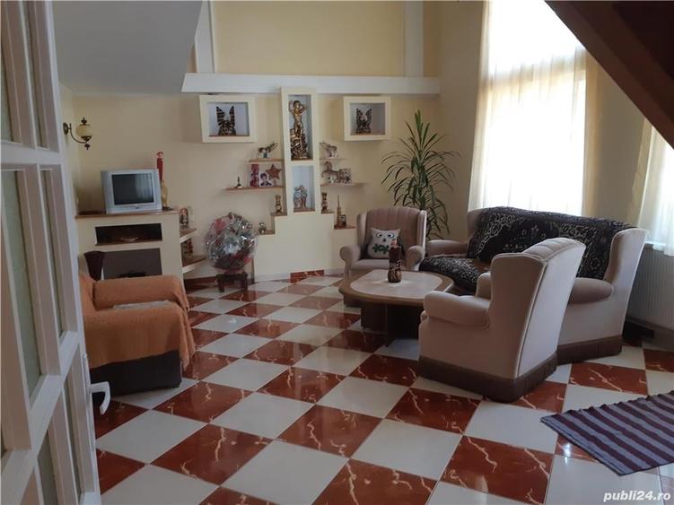Casă cu 11 camere în Nucet