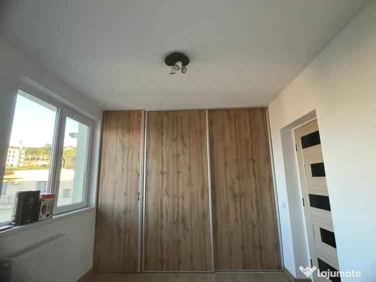 Apartament cu 3 camere semidecomandat în Florești