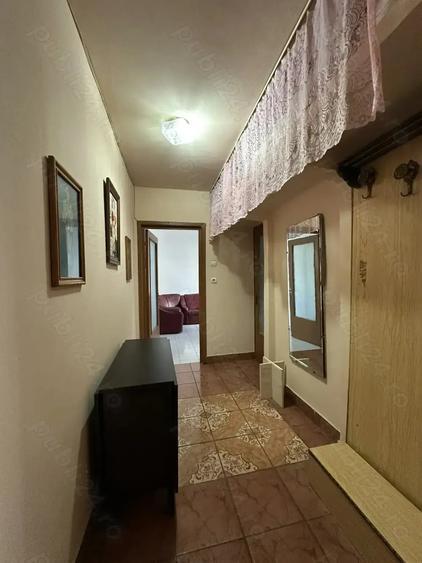 Apartament cu 3 camere în Malu Roșu