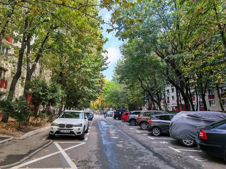Apartament cu 3 camere decomandat în Brâncoveanu
