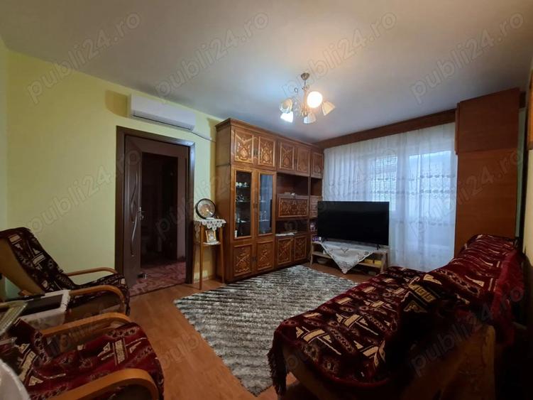 Zona Orizont - 3 camere semidecomandat balcon mobilat centrala etaj 2 - 2