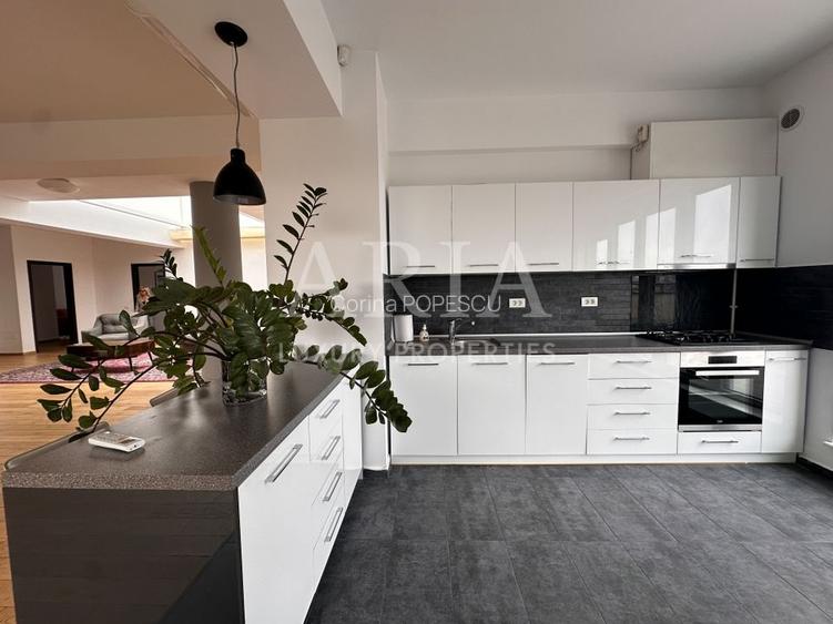 Apartament cu 5 camere decomandat, mobilat în Băneasa