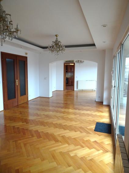 Bloc tip boutique, constr. 2000, parcare subterana si 2 intrari - 27