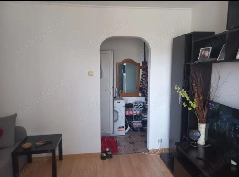 Garsoniera de vanzare - zona Auchan TItan - 2