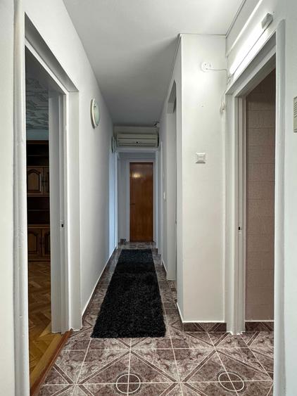 Apartament 4 camere de inchiriat, zona Crisan, centrala proprie, AC - 3