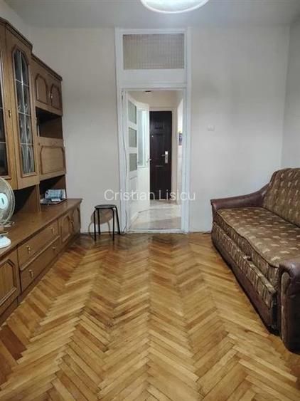 Garsoniera de vanzare etaj 1 zona Lipovei Garsoniera de vanzare etaj 1 zona Lipovei