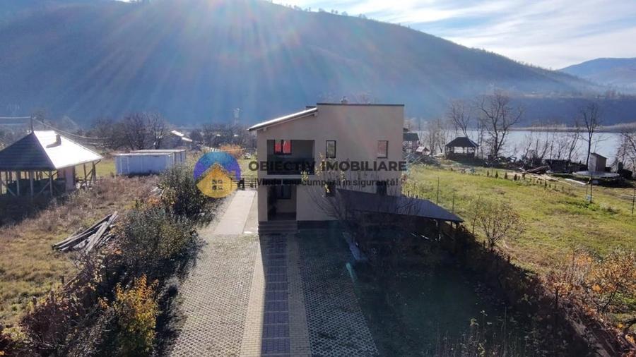 Casa si teren langa lacul Pangarati , mobilata si utilata - 1