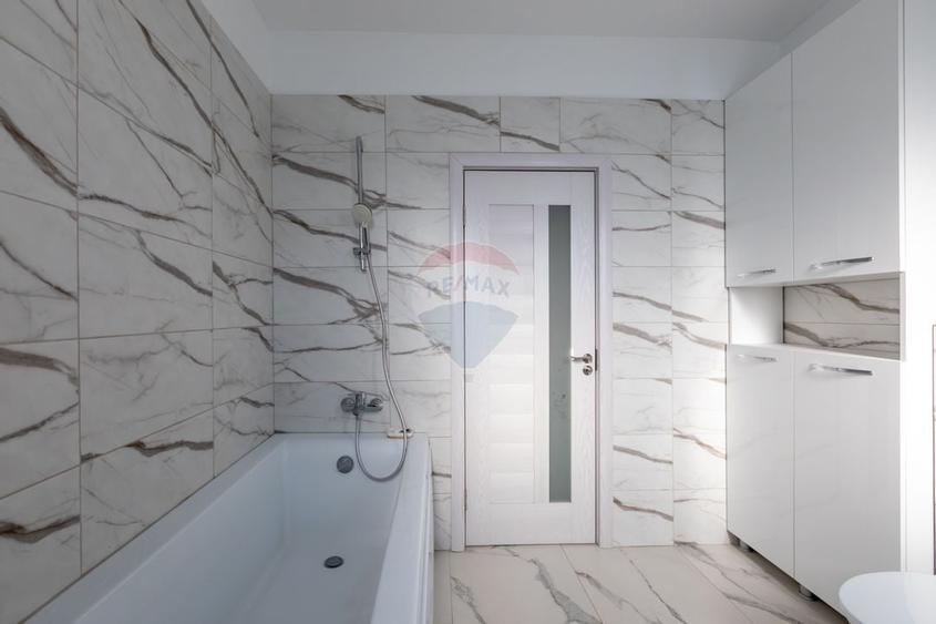 Casă de vânzare - 110 mp,  Serbanesti - 12