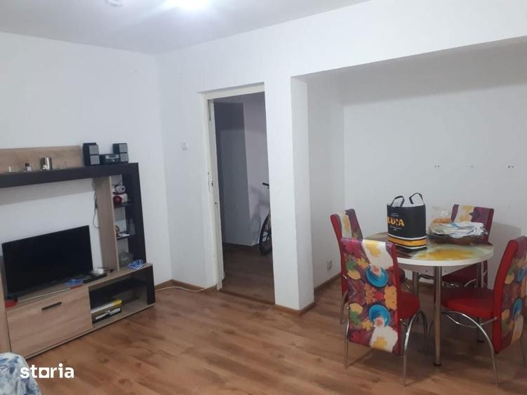 Apartament 2 camere Piata Centrala et1/4 pret 60 000 euro - 2