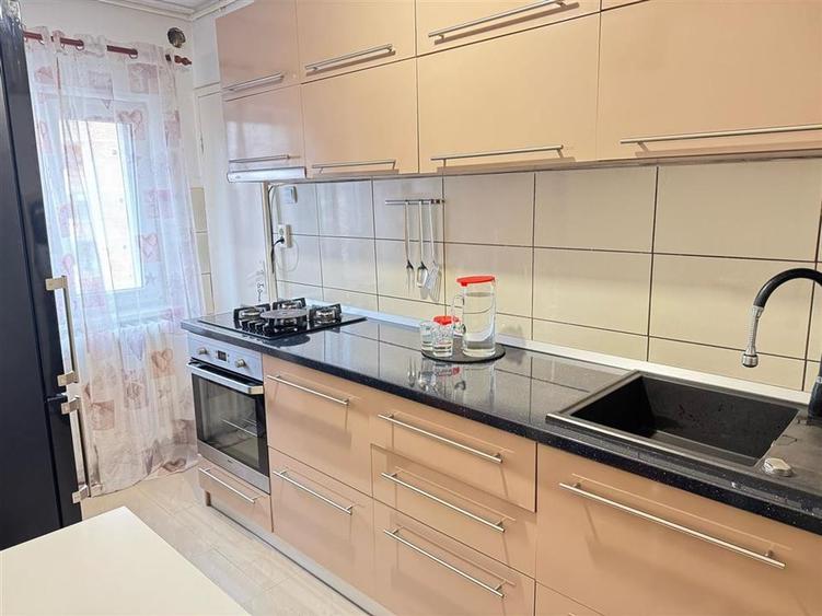 Apartament modern 3 camere balcon si pivnita zona Vasile Aaron - 9