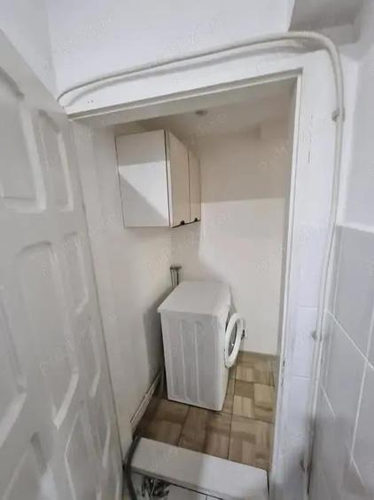 A 34 Proprietarul vinde apart 2 cam demisol strada George Bacovia mobilat ,utilat ,cu centrala ,, - 2