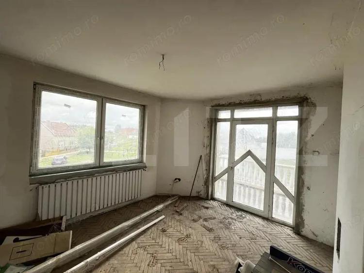 Casa de vanzare in Lazuri, ideala si pentru investitii - 6