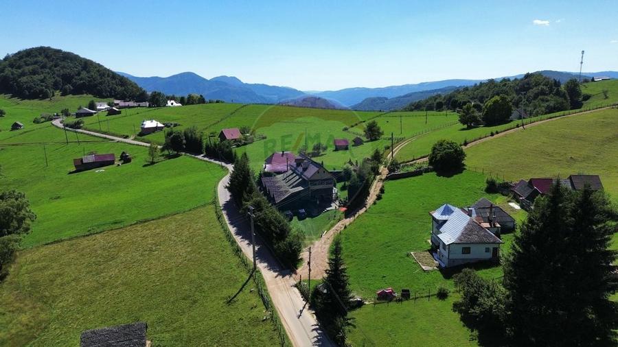 Pensiune de vanzare in varf de munte la Ciocanu - langa Sirnea - 6