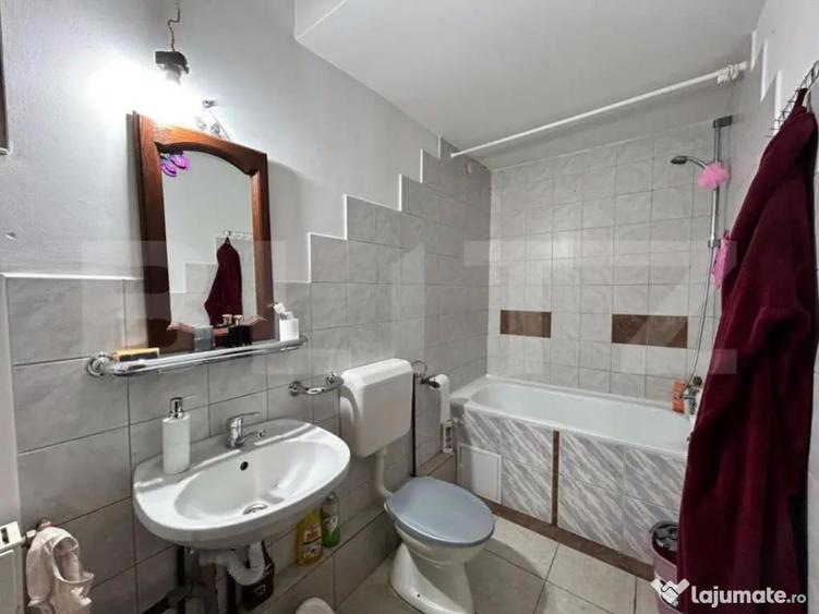 Casa pe 2 nivele , 240 mp , zona Draxlmaier - 2