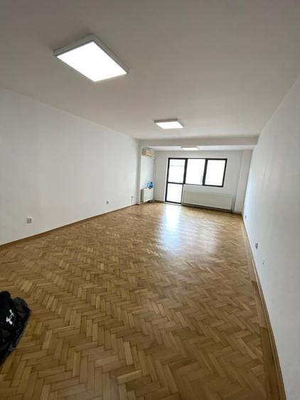 UNIVERSITATE, BATISTEI, BIROU, O CAMERA 35MP, RENOVATA ACUM, CLADIRE DE BIROURI - 1