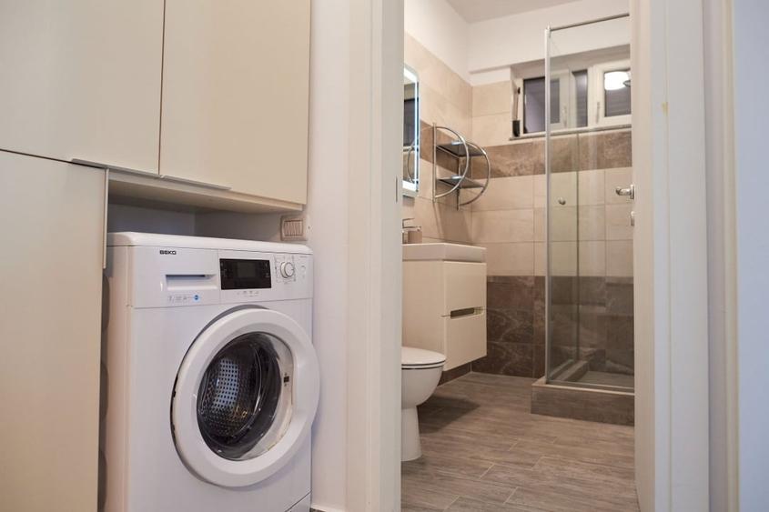Apartament cu 2 camere de închiriat în Mamaia – Vedere la mare, aproape de Lidl - 9