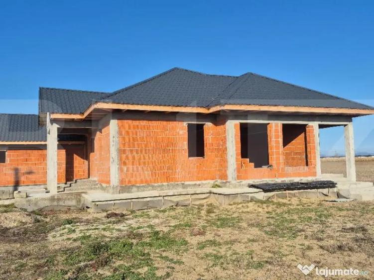 Casa la rosu, 4 camere, 145,31 mp utili, 715 mp teren, zona - 5