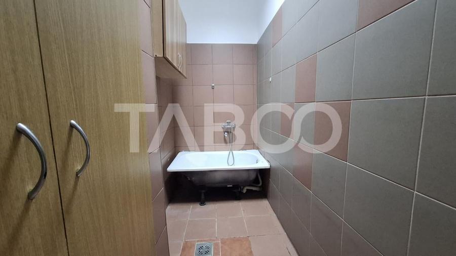 Spatiu comercial cu vitrina 8m si vad pietonal 120 mpu Valea Aurie - 8