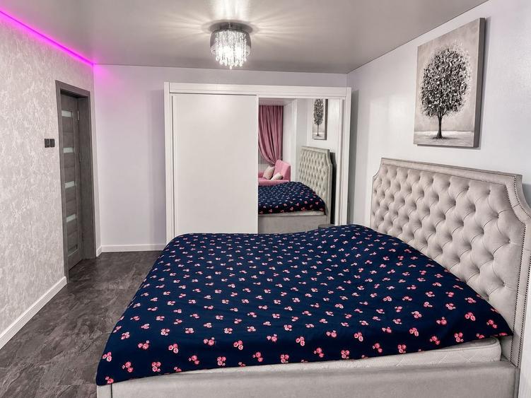 Apartament cu 3 camere decomandat, mobilat în Faleză