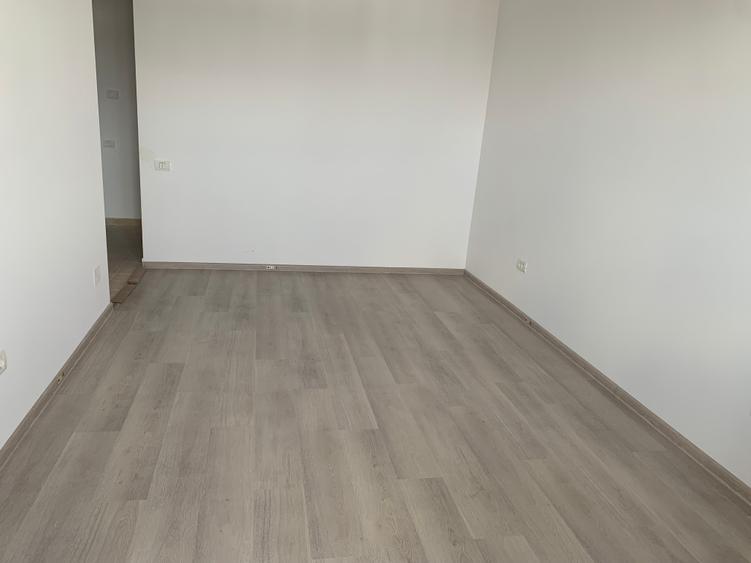 Garsoniera decomandata, bloc nou, Aparatorii Patriei metrou - 1