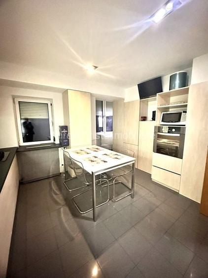 Vanzare Apartament 3 Camere cu Centrala la 2 minute de Mall Vitan