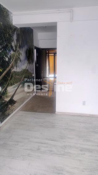 Vand apartament 2 camere 55000 euro+loc de parcare inclus - 1