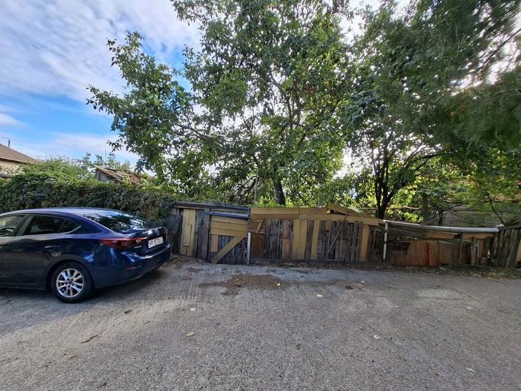 Vand loc de casa - 400mp - langa Calea Romanilor - 1