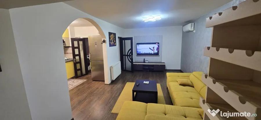 Apartament cu 3 camere decomandat în Central