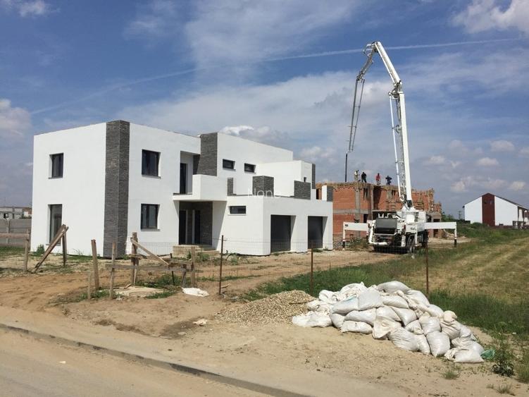 Casă cu 5 camere în Central Casă cu 5 camere în Central