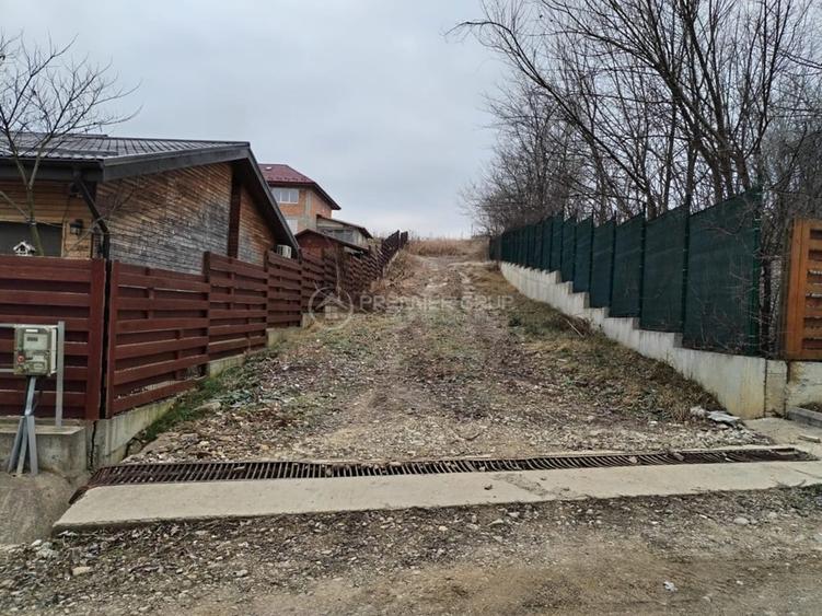 Teren intravilan 975mp, Bârnova, dispune de utilități - 2