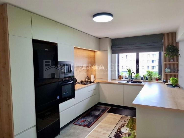 Apartament spatios si modern, cu 3 camere, 2 bai - zona Coresi Apartament spatios si modern, cu 3 camere, 2 bai - zona Coresi