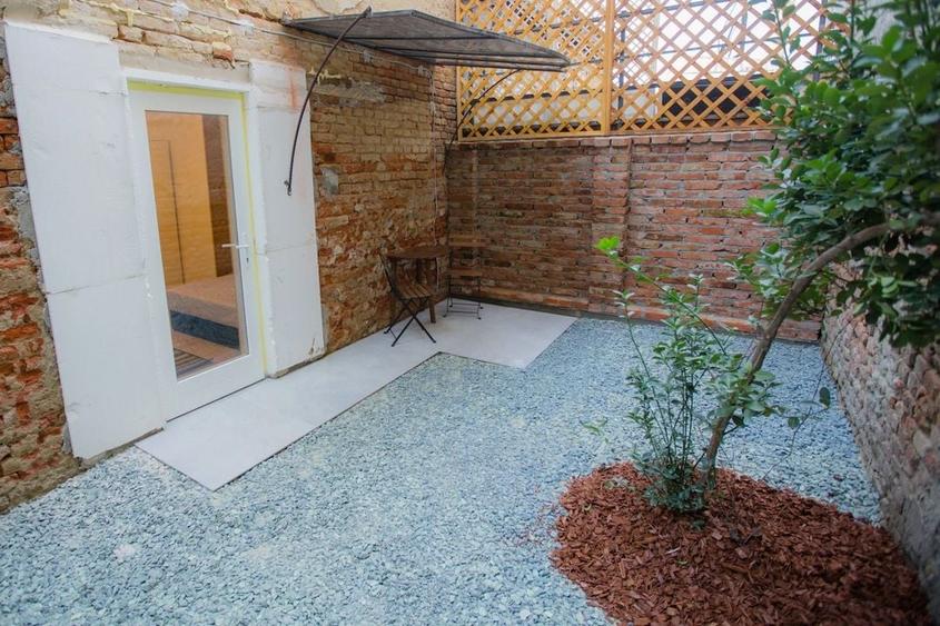 Chirie, apartament 2 dormitoare, central 550 E/lună (neg). Comision 0. - 1