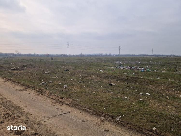 Teren de 726 mp, în Cernele
