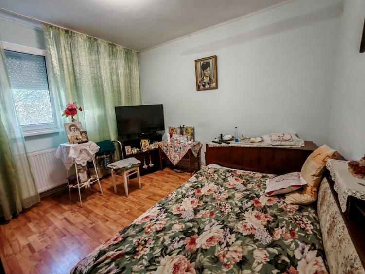 Apartament cu 3 camere decomandat în Micro 13