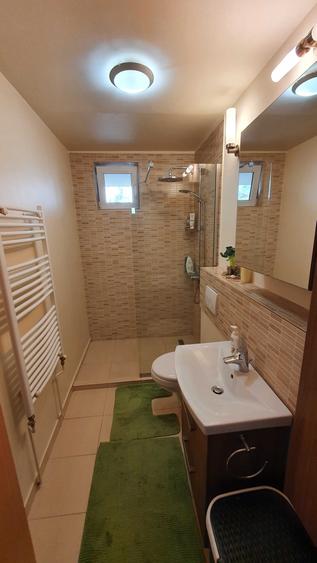 Apartament cu 3 camere semidecomandat în Tudor